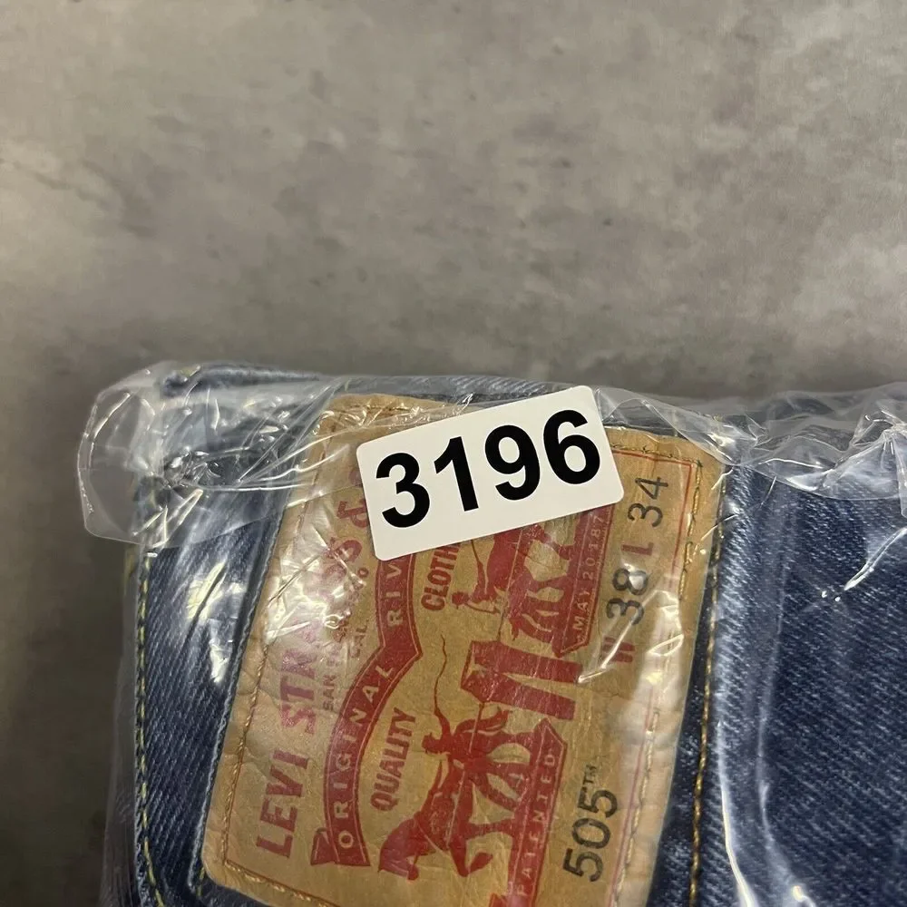 Levi's 505 Blue Jeans 38x34 Fit 38x33 Faded Denim Regular‎ Straight Fit Medium